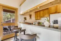 Ski in Access and Northstar Amenities - Stunning Mountain Escape