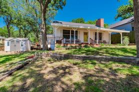 Remodeled Lakefront! Private beach, toys & hot tub
