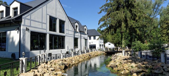 Domaine de Bracheux Hotels in Уаза