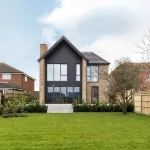 Stylish New Home with Parking - King Beds Garden