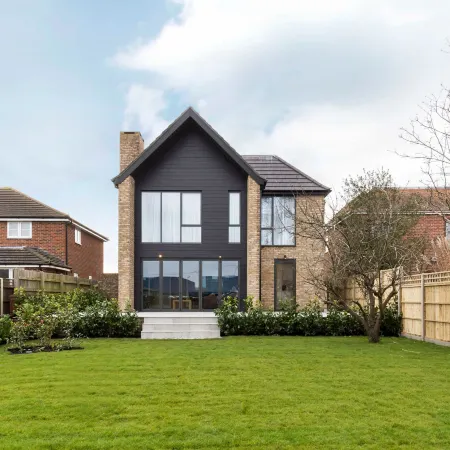 Stylish New Home with Parking - King Beds Garden