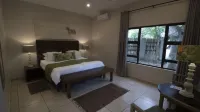 Emdoneni Lodge with Zululand Cat Conservation Project - ลอดจ์