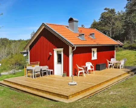 4 Person Holiday Home in HENÅN Hotels in Orust