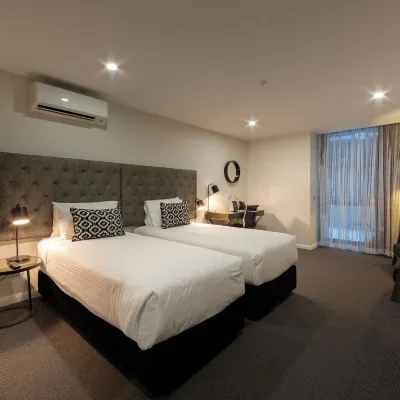 Avenue Hotel Canberra Hotels near Mount Ainslie