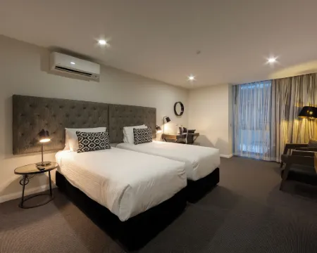 โรงแรมอเวนิว แคนเบอร์รา โรงแรมในBraddon