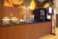 萊斯布里奇萬楓套房酒店 - 早餐