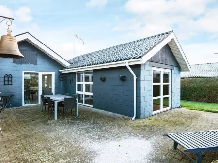 6 Person Holiday Home in Juelsminde by Traum