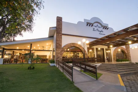 Best Western Las Mercedes Airport Отели рядом с Аэропорт Аугусто Сандино