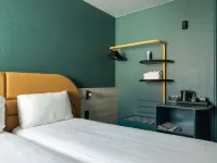Ibis Styles Brugge Centrum Hotels near Central Cemetery Bruges-Assebroek