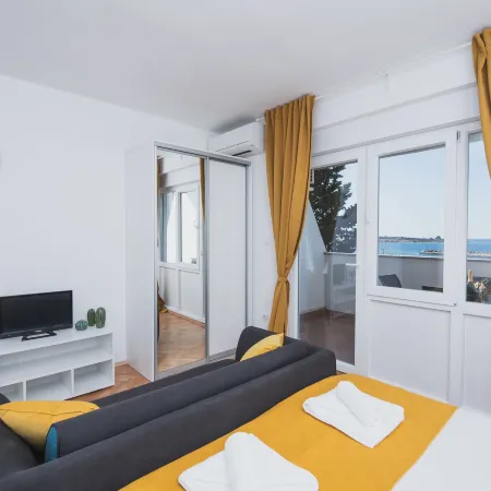 Apartments by the Sea Semy
