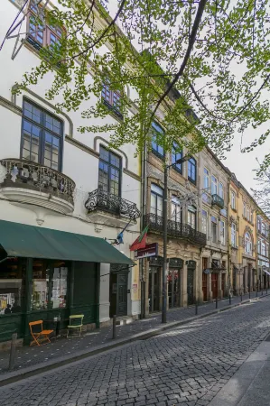 Guest House Porto Clerigus Отели рядом с достопримечательностью «Университет Порту»