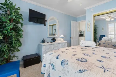 Happy Beach Villa 3 Bedroom Condo by RedAwning