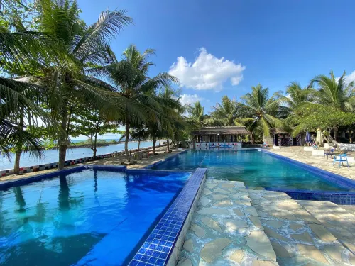 Avery Coconut Island Waterpark Beach Resort Carita - parking