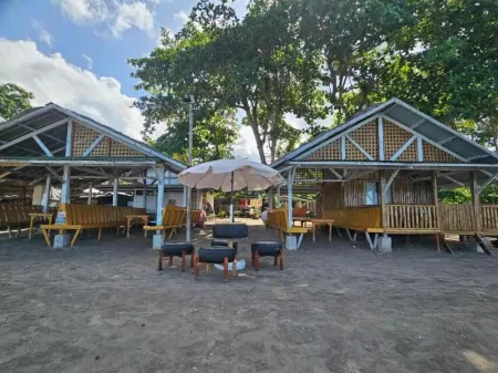 Tambayan Rooms & Cottages by SMS Hospitality Отели в г. Лобок