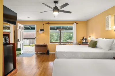 CedarWood Inn Hotels in Flat Rock