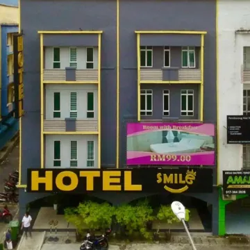 Smile Hotel Danau Kota Отели рядом с достопримечательностью «Колледж TAR»
