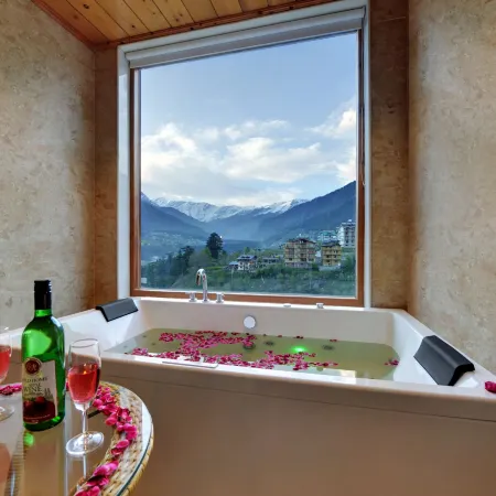 Tiaraa Hotels & Resorts - A Luxury Resort Manali