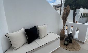 Thealos Santorini ( Close to Square)