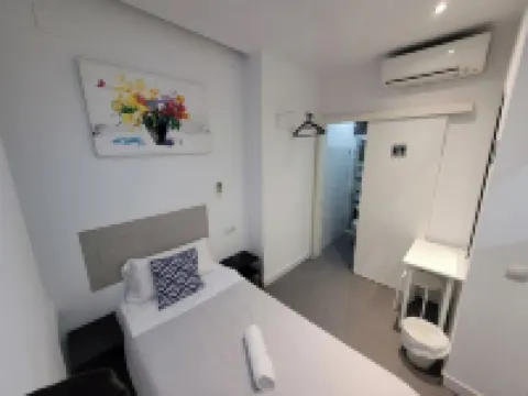 Ayz Frailes - Auto Check-in Property