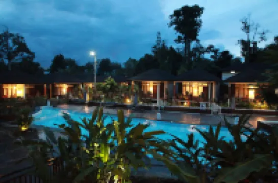 กรีนทรอปิคัล วิลเลจ โฮเทลแอนด์รีสอร์ท