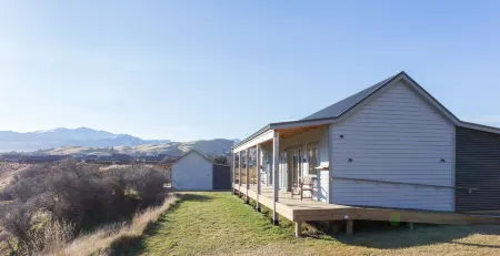 Shotover Country Cottages Отели рядом с достопримечательностью «The Helicopter Line, Queenstown»