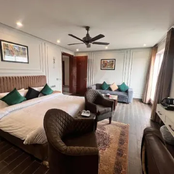 Elegant Suites Hotel