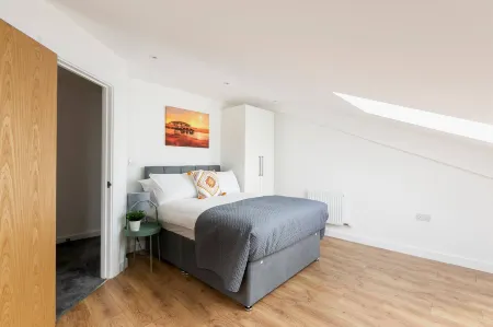 Skyvillion - Huge 4Bed Apartment W/Balcony&Parking