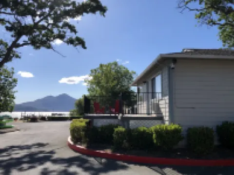 Clear Lake Cottages & Marina Hotels in Clearlake