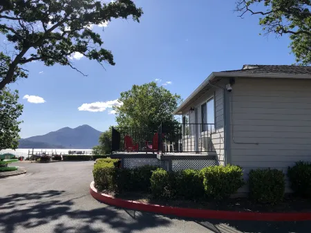 Clear Lake Cottages & Marina