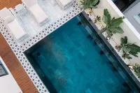 Dbd Hotel Çeşme - Swimmingpools