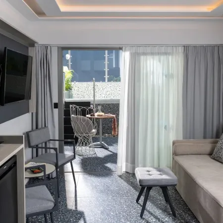 Pearl SeaBreeze Suites