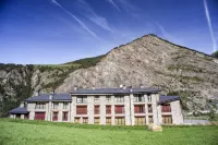 هوتل أوباجا بلانكا Hotels near Càmping Casal