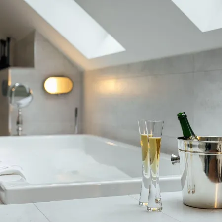 The Hawthorns - Large Luxury Cottage, Hot Tub, Sea Views