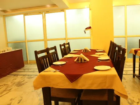 Hotel Kyron Отели рядом с достопримечательностью «Sadar Bazaar»