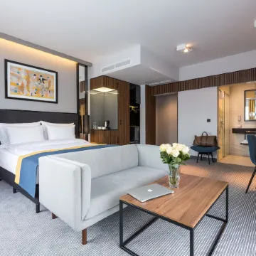 Grand Ascot Hotel Отели рядом с достопримечательностью «Галерея Артемис»