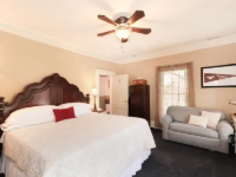 Loganberry Inn Hotels in Fulton