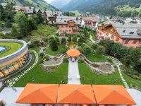 Hotel Vereina Hotels near Pischabahn
