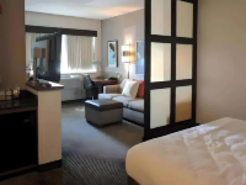 Comfort Suites Milwaukee West Hotels in Milwaukee