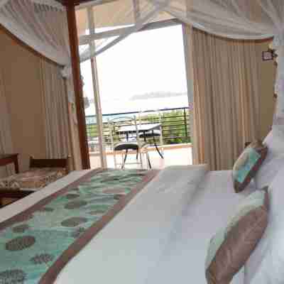 Ryan's Bay Hotel Rooms