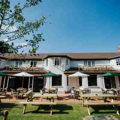 The Royal Foresters Hotel Exterior