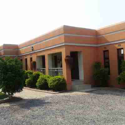 Gumare Executive Lodge Hotel Exterior