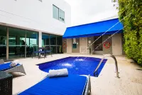 Varanasi Hotel Boutique Aeropuerto - ที่มีสระว่ายน้ำ