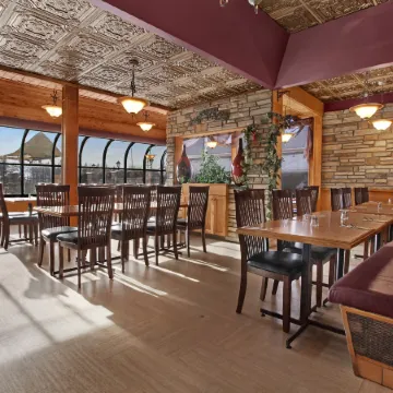 Guest House Inn & Suites