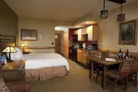 Hope Lake Lodge & Indoor Waterpark Hotels in Virgil