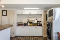 Rodeway Inn State College - Near University