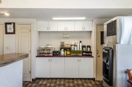 Rodeway Inn State College - Near University