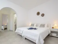 Golden Sand Hotel berhampiran Pantai Plaka