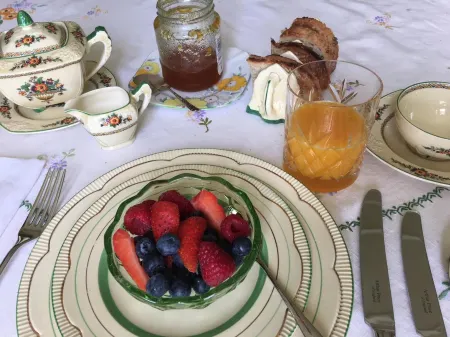 Anne’s House Отели рядом с достопримечательностью «Pett Level Beach»