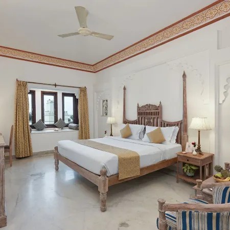 Swaroop Vilas - Lake Facing Boutique Hotel
