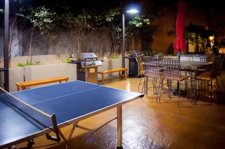 Jockey Club Suites Отели рядом с достопримечательностью «Сандс Экспо»